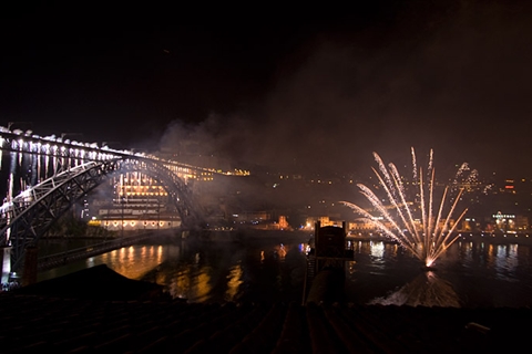 Vista sobre o Fogo de Artifício na Ponte